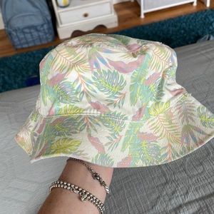Bucket hat